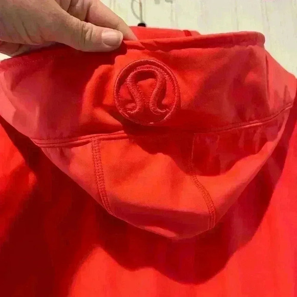 Lululemon Uba Hoodie *Softshell only EUC. Size 4 athletic athleisure activewear - Picture 6 of 8